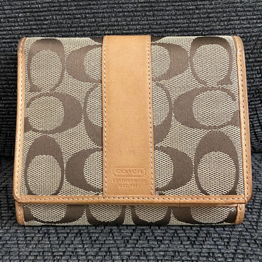 Authentic Coach Wallet!